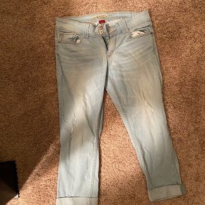 Capris (cropped jeans)